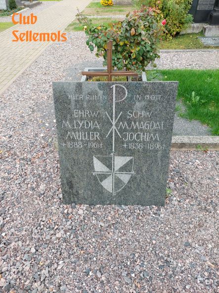 Schwesterngrab auf dem Friedhof von Maikammer.